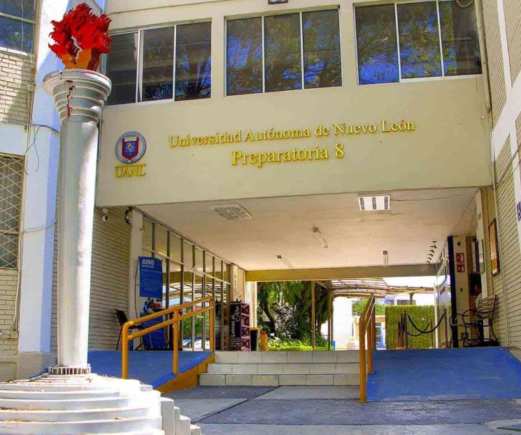 Reconocen a Prepa 8 como una empresa excepcional