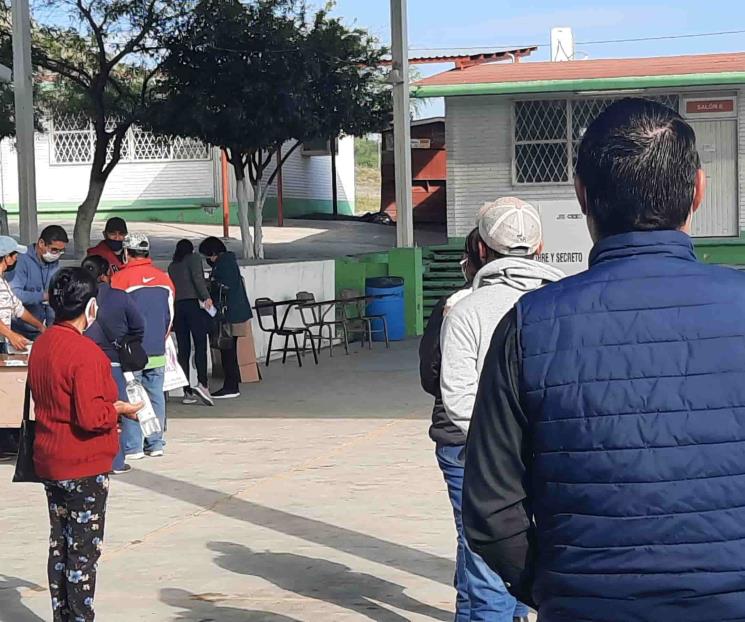 Con afluencia y retrasos inicia elección en Zuazua