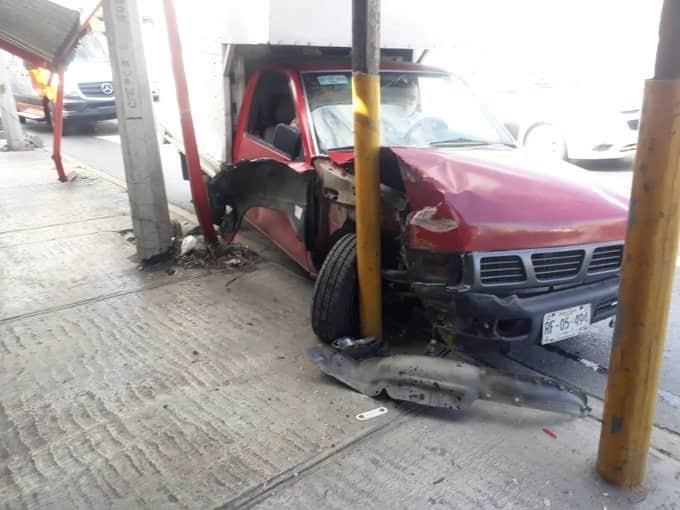 Sufre cerrón y se estrella