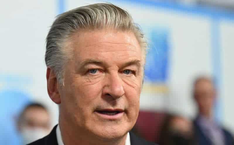 Alec Baldwin pide que policía revise las armas en rodajes