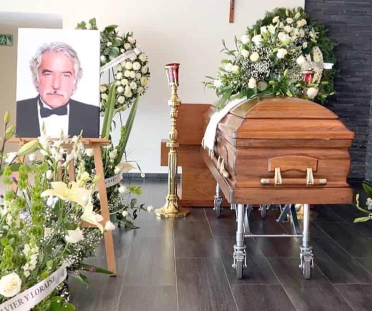 Descansará con sus padres y su hermano