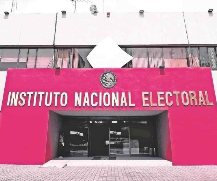 Desecha INE queja contra AMLO