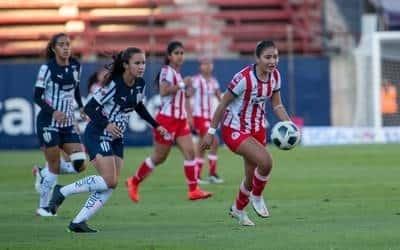 Golean Rayadas y acechan a Tigres