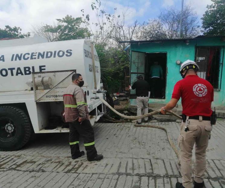 Acaba incendio con dos viviendas