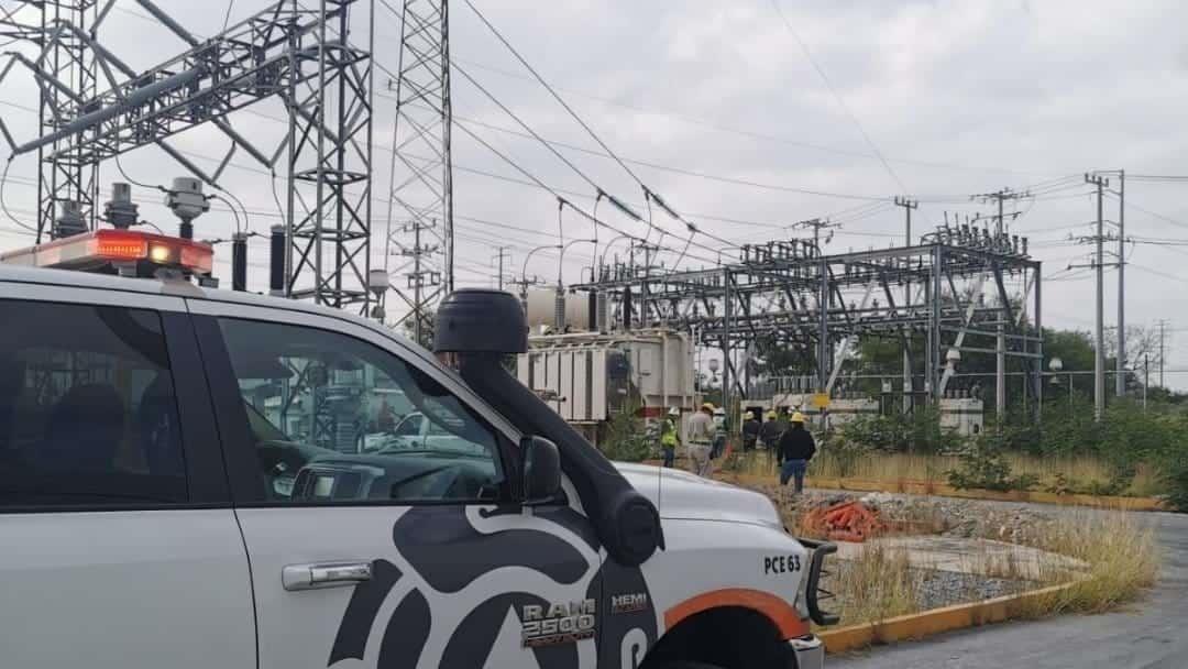 Resultan heridos dos trabajadores por electrocución