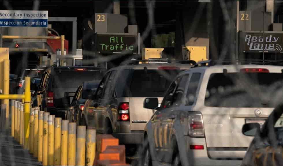 Reportan pocos cruces a EU luego que reabrió su frontera