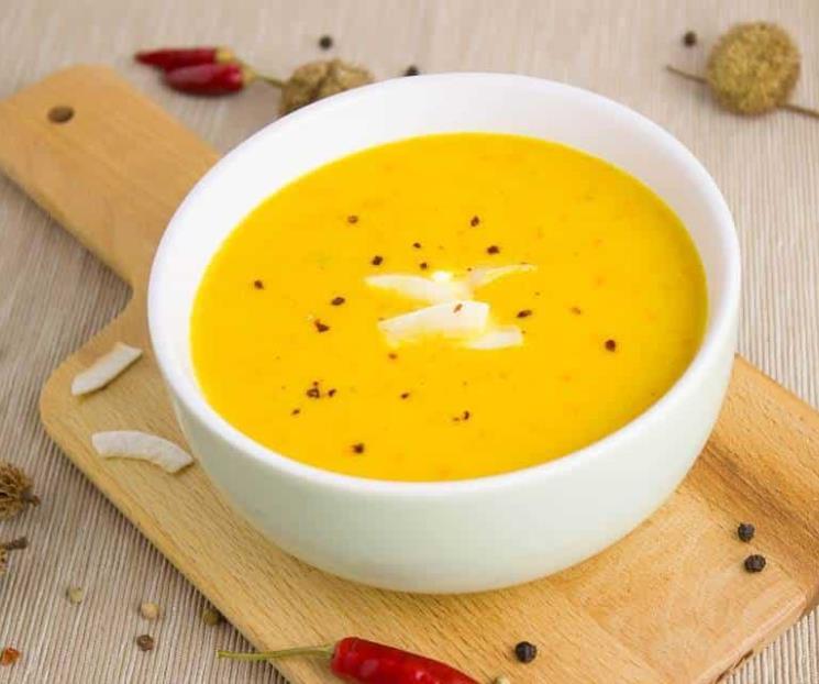 Sopas calientes con ingredientes de temporada