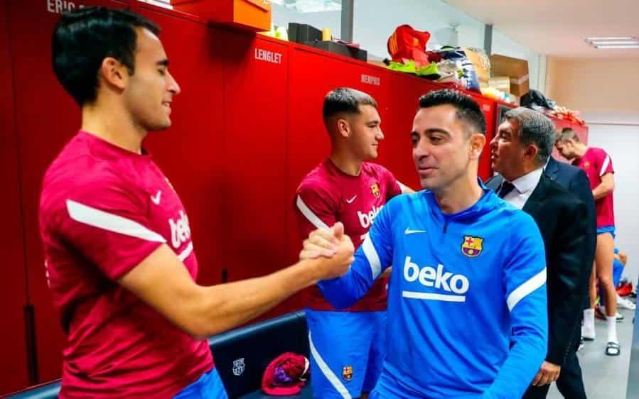 Dirige Xavi su primera práctica con Barcelona