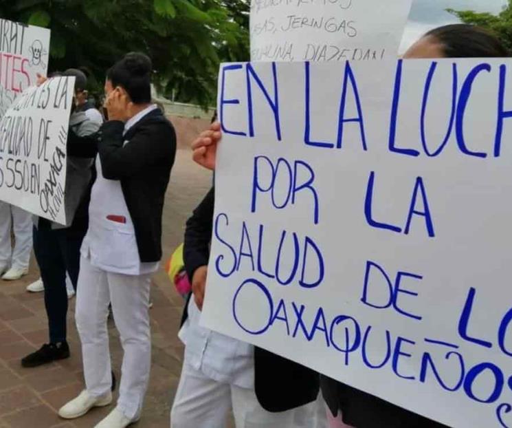 Paran labores más de 300 trabajadores de Salud en Oaxaca