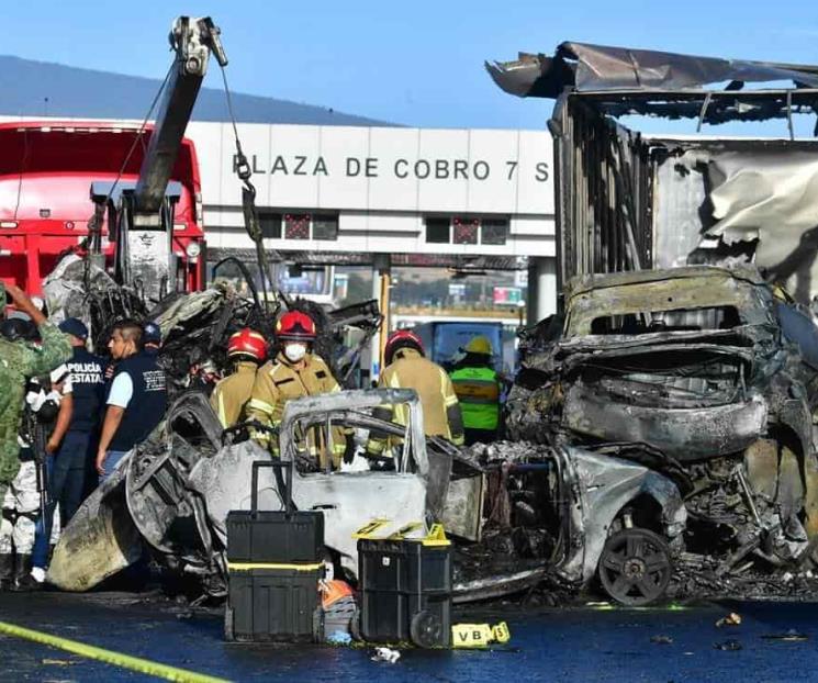 Identifican a 5 víctimas de choque en autopista