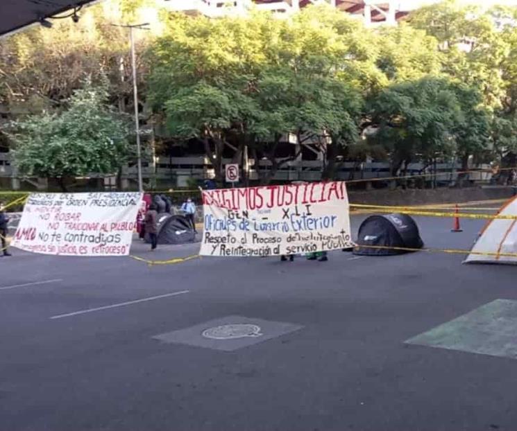 Cumple 24 horas bloqueo en accesos de Terminal 1 del AICM Cumple 24 horas bloqueo en accesos de Terminal 1 del AICM