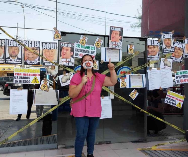 Clausuran simbólicamente oficinas de Metrorrey