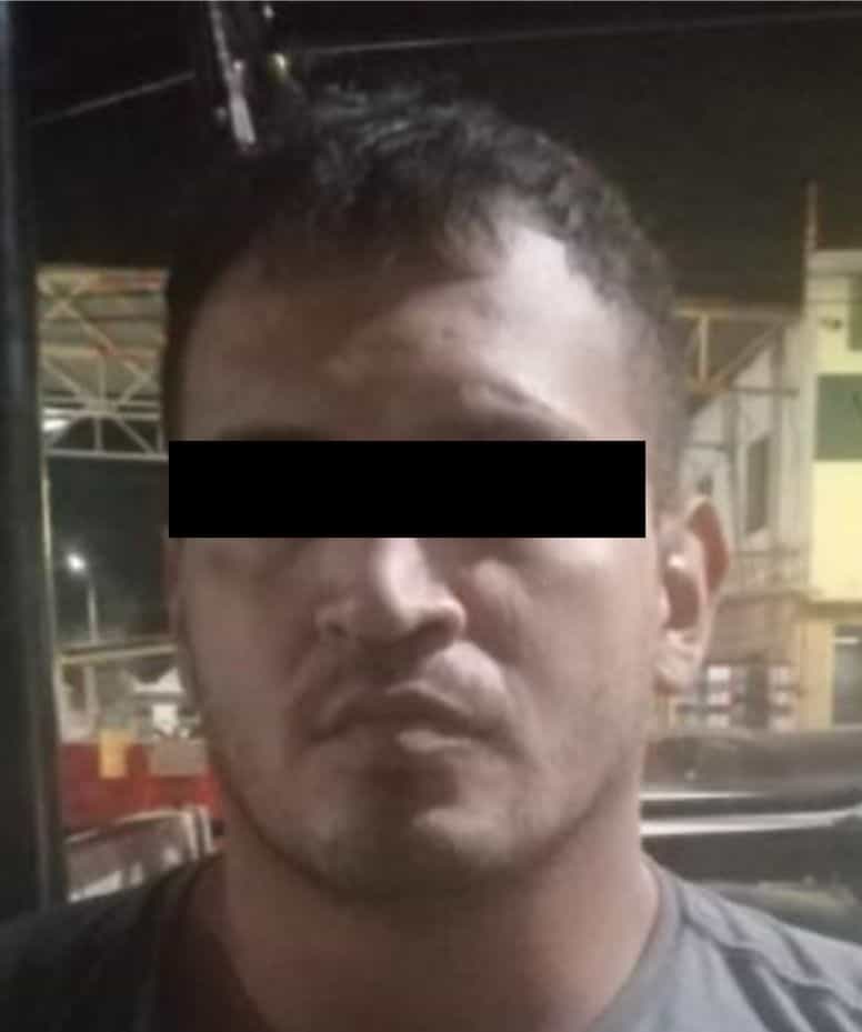 Arrestado en posesión de envoltorios con hierba verde