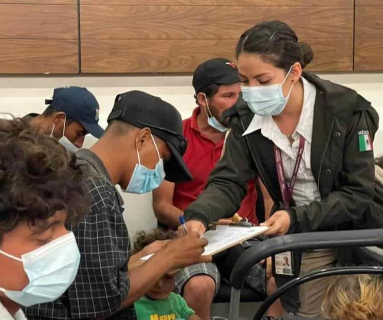 Desertan 800 personas de caravana