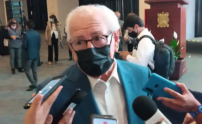 Exgobernador minimiza que sus hijos estén en Pandora Papers