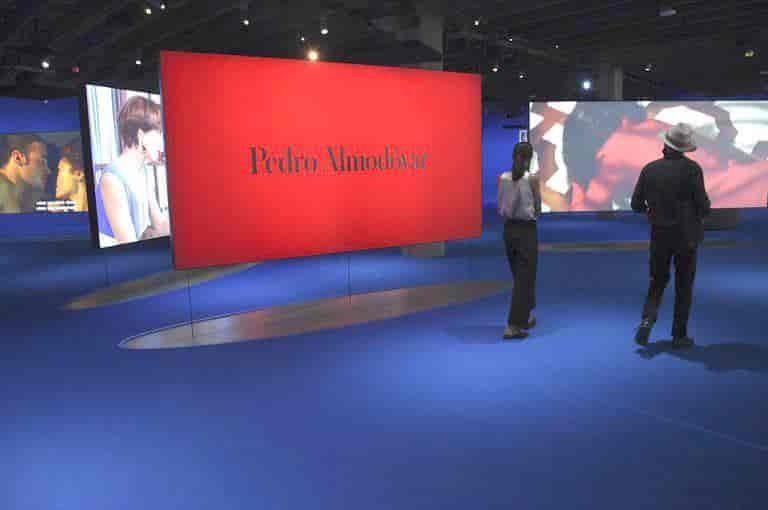 Almodóvar imprime su sello en museo