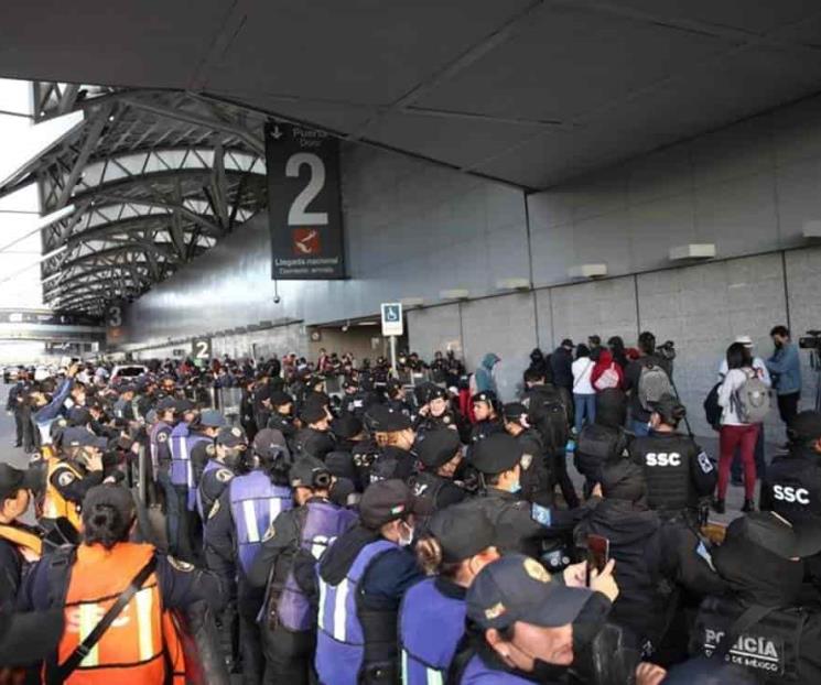 Retiran a manifestantes tras bloqueo del AICM