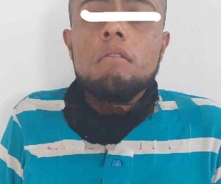 Detienen a hombre por robo de moto; pide ayuda a Lucifer