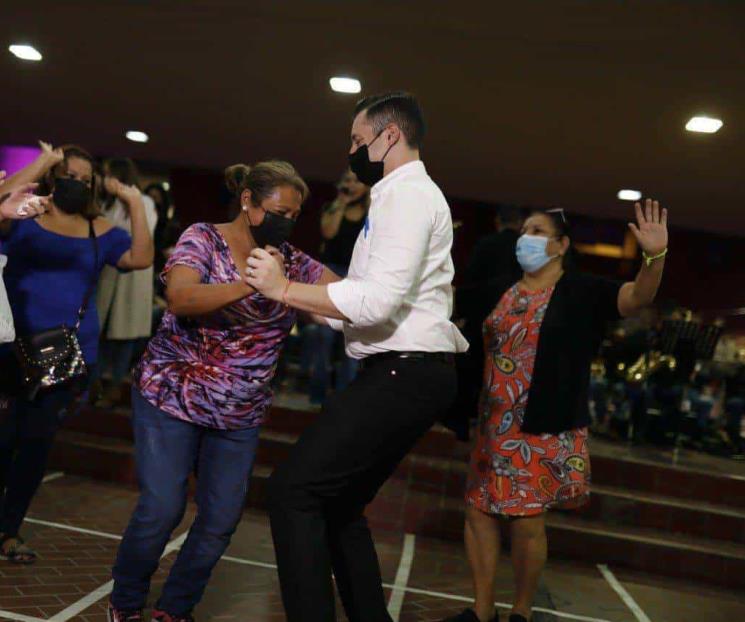 Vuelven los bailes en los bajos del Palacio Municipal regio