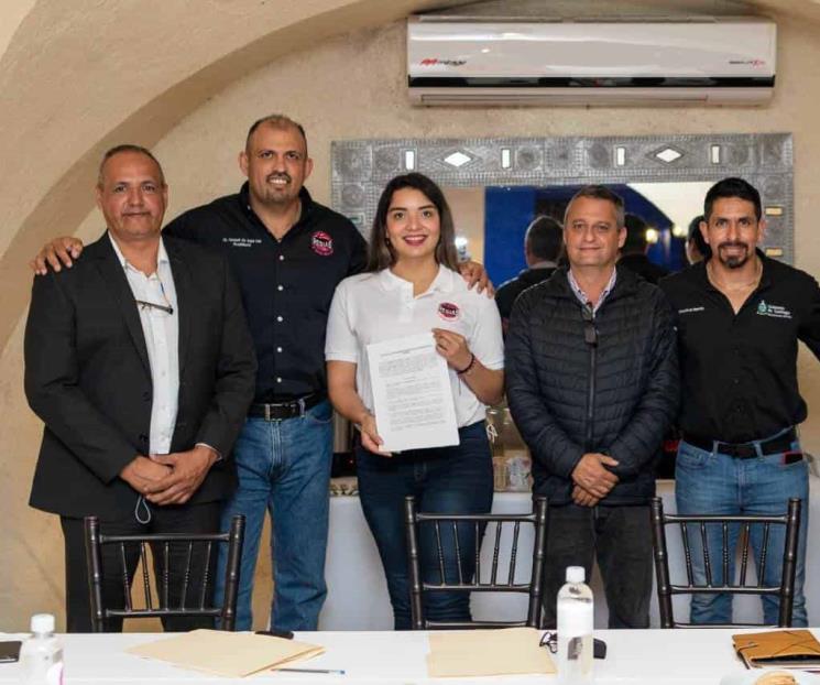Equipo de Regias firman a primera jugadora