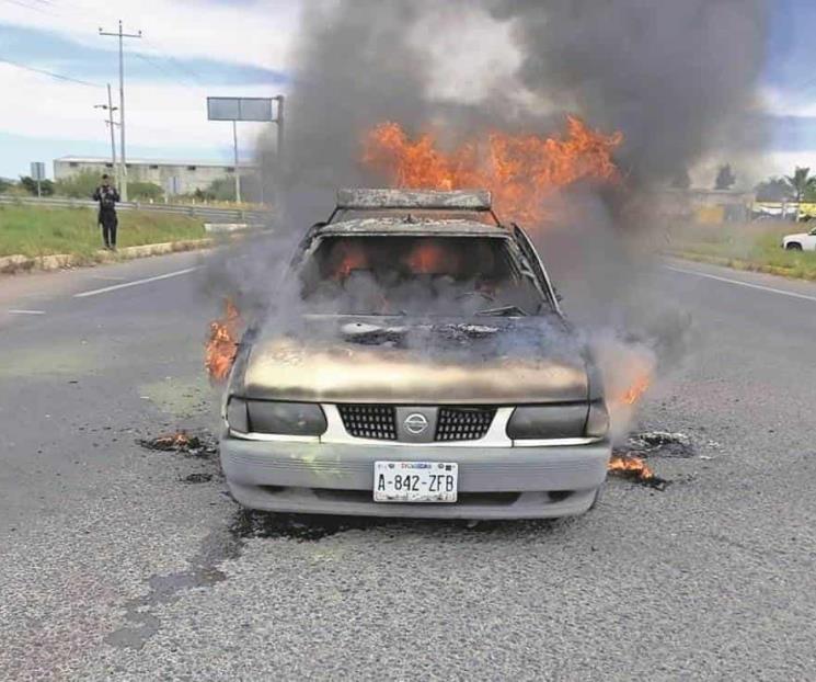 Buscan a tres policías desaparecidos