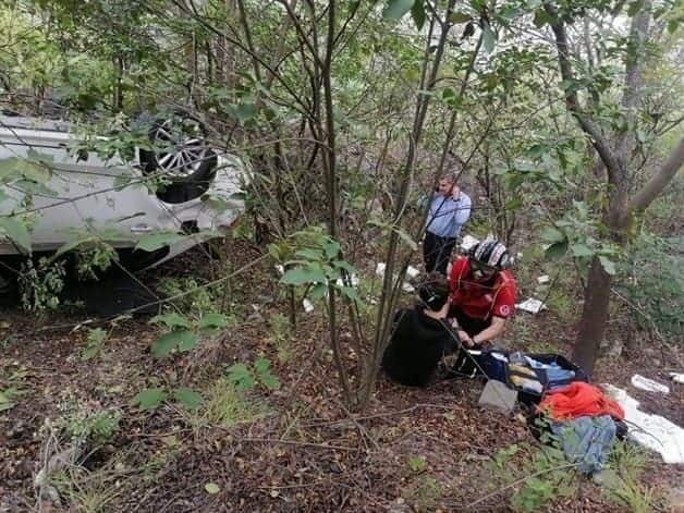 Se salva de morir luego de desplomarse en el fondo de un barranco de 15 metros de profundidad