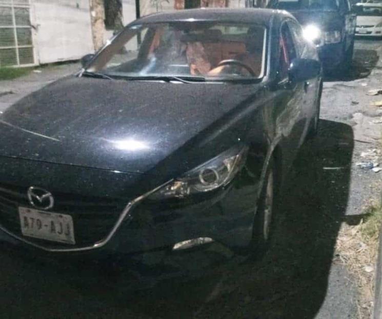 Cae mexiquense en auto con placas “colgadas”