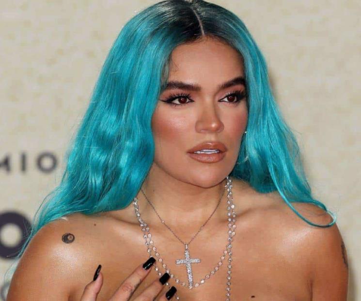 Karol G se ve afectada por tragedia del concierto de Travis