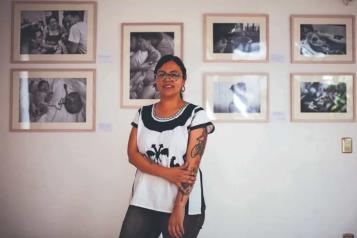 Con Guardianas de la vida, fot&oacute;grafa reivindica parter&iacute;a