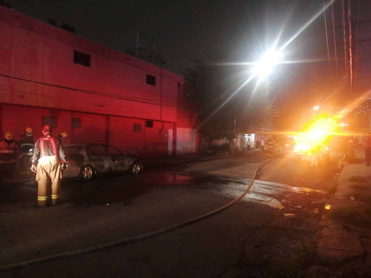 El auto que presuntamente utilizaron delincuentes para ejecutar a una mujer, fue incendiado la noche del mismo día