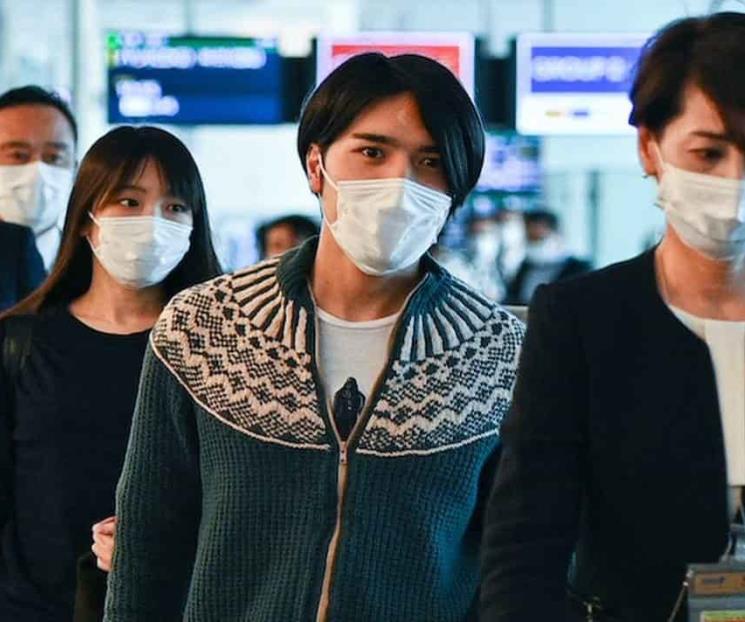 Salen de Japón la exprincesa Mako y su esposo Salen de Japón la exprincesa Mako y su esposo