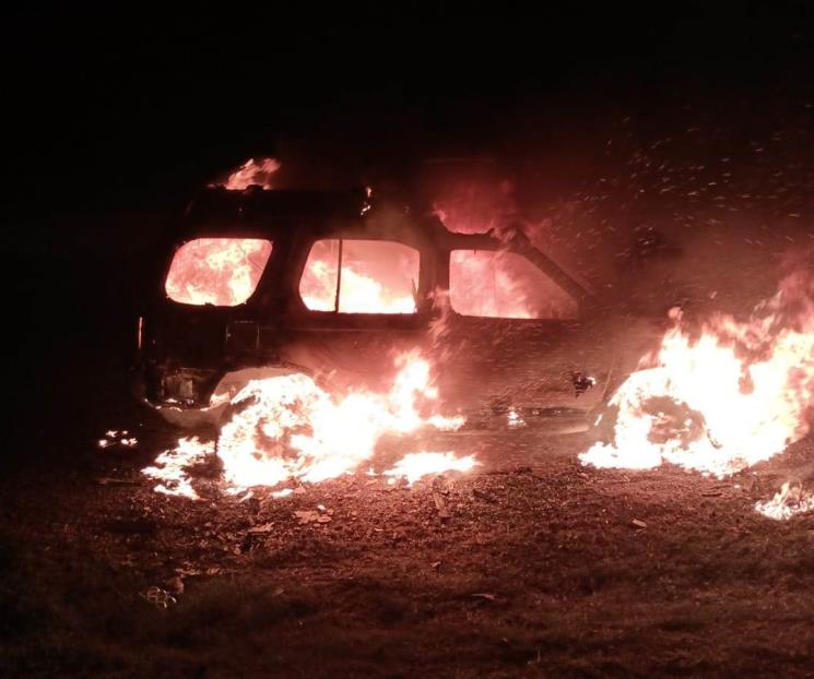 Consume fuego a camioneta en García