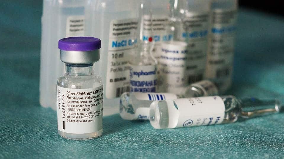 EU planea autorizar dosis de refuerzo de Pfizer para adulto