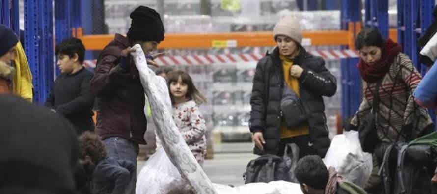 Bielorrusia saca a migrantes de campo fronterizo