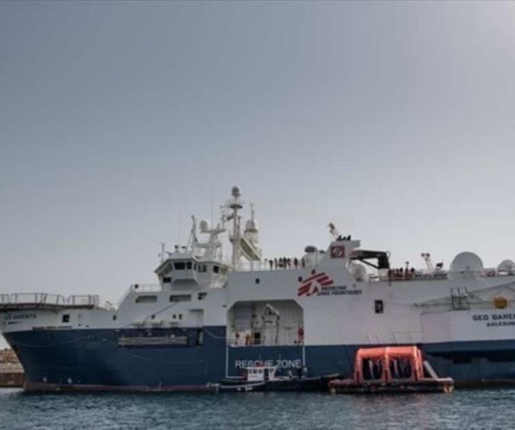 Migrantes se asfixian en un barco cerca de Libia