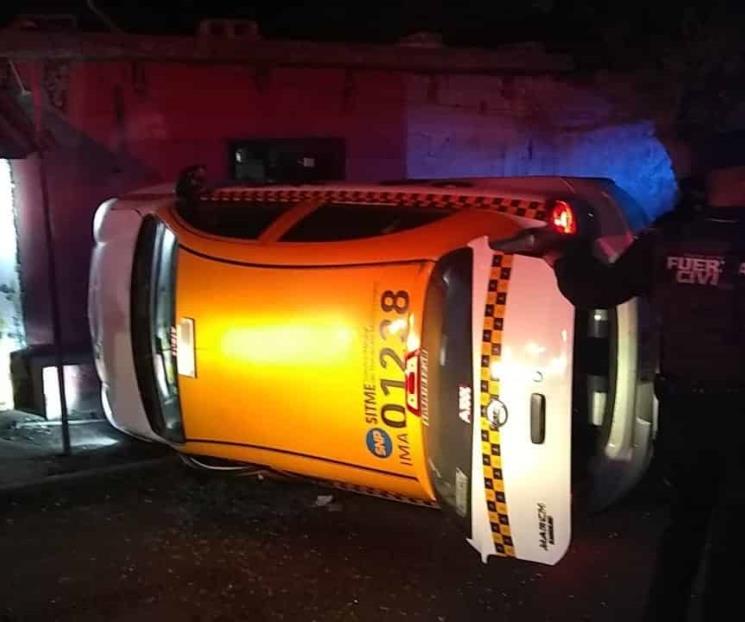 Impacta taxi contra casa y lesiona a moradores Impacta taxi contra casa y lesiona a moradores