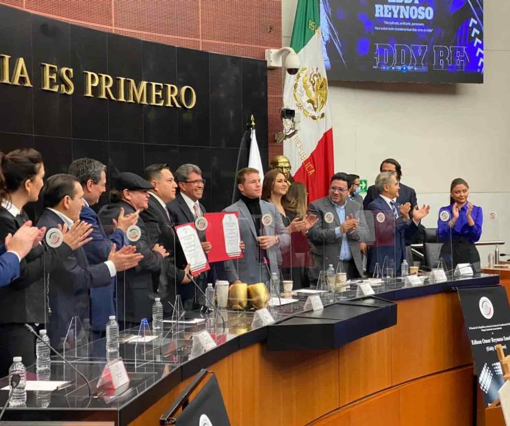 Reconocen a Canelo y Reynoso en el Senado de la República