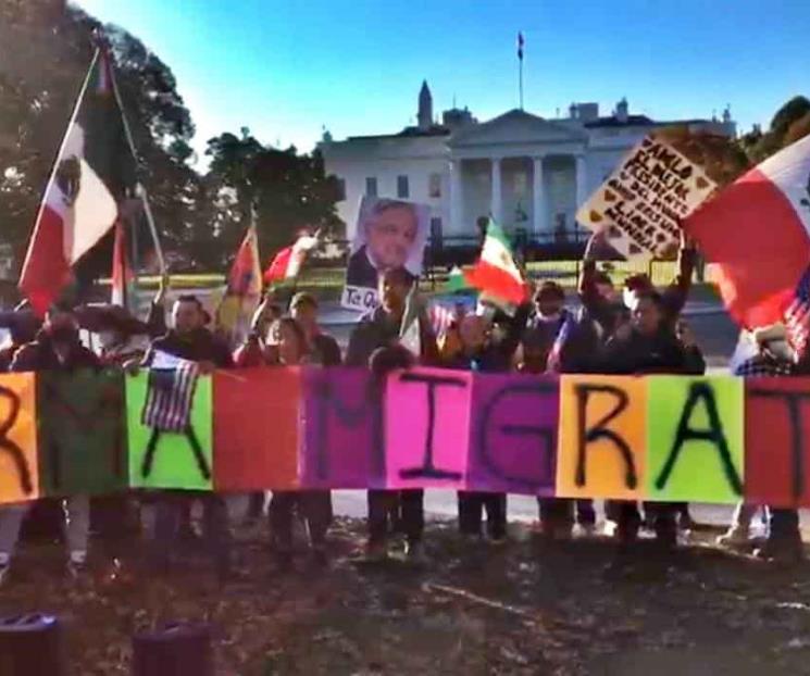 Migrantes expresan apoyo a AMLO frente a la Casa Blanca