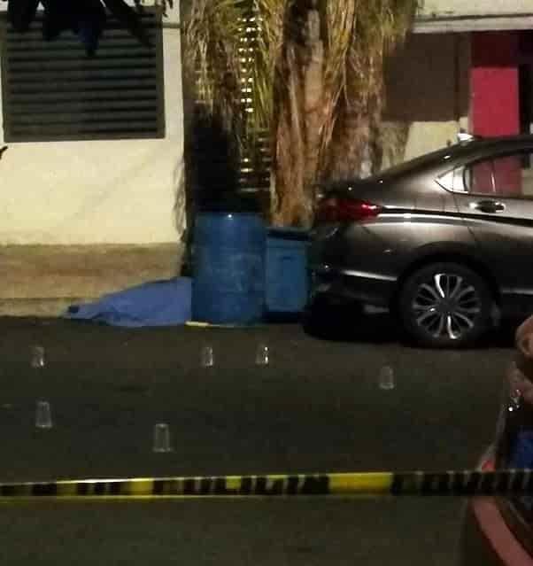 Ejecutan a hombre frente a su esposa