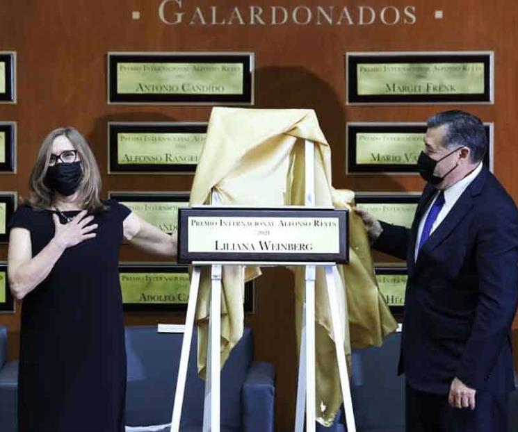Recibe Liliana Weinberg el Premio Alfonso Reyes Recibe Liliana Weinberg el Premio Alfonso Reyes