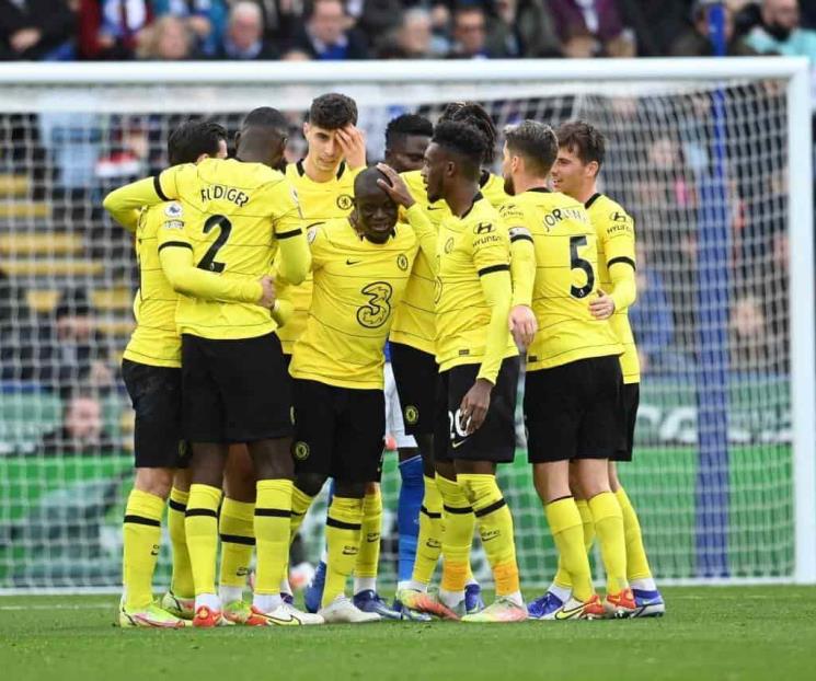 Vence Chelsea a Leicester y Blues siguen de líderes
