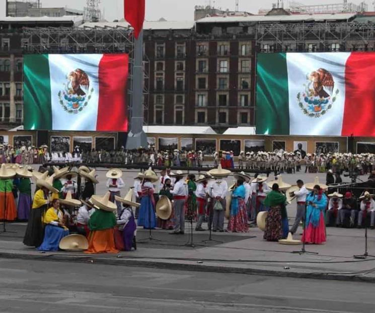 AMLO encabeza desfile de la Revolución Mexicana