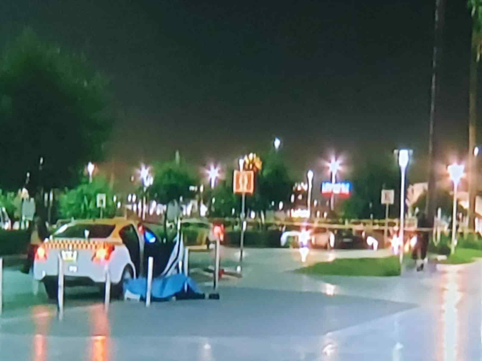 Cuando se disponía a subir a un vehículo de alquiler, un hombre fue ejecutado a balazos