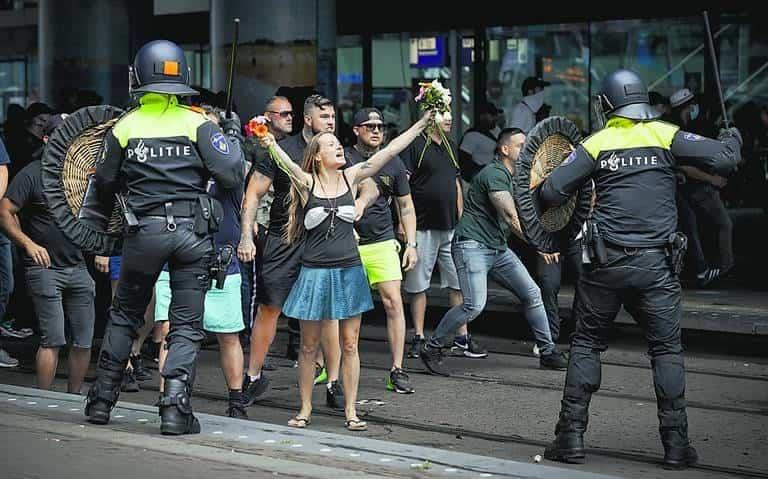 Restricciones por Covid en Países Bajos desatan protestas