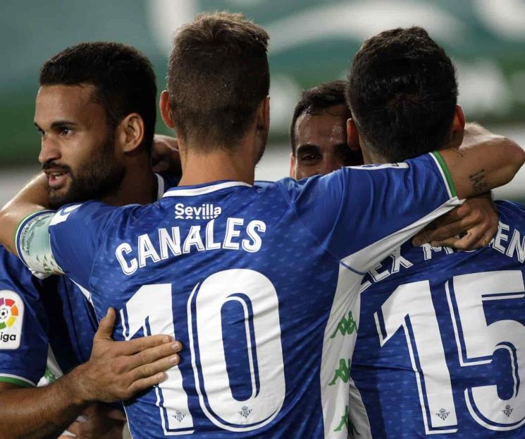 Golea el Betis y Guardado ve acción
