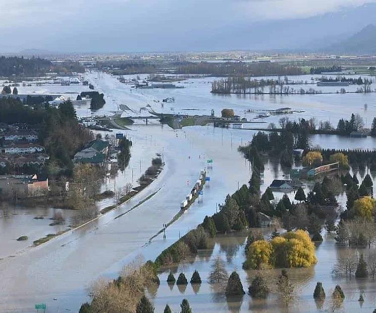 Suman cuatro muertos por inundaciones en Canadá