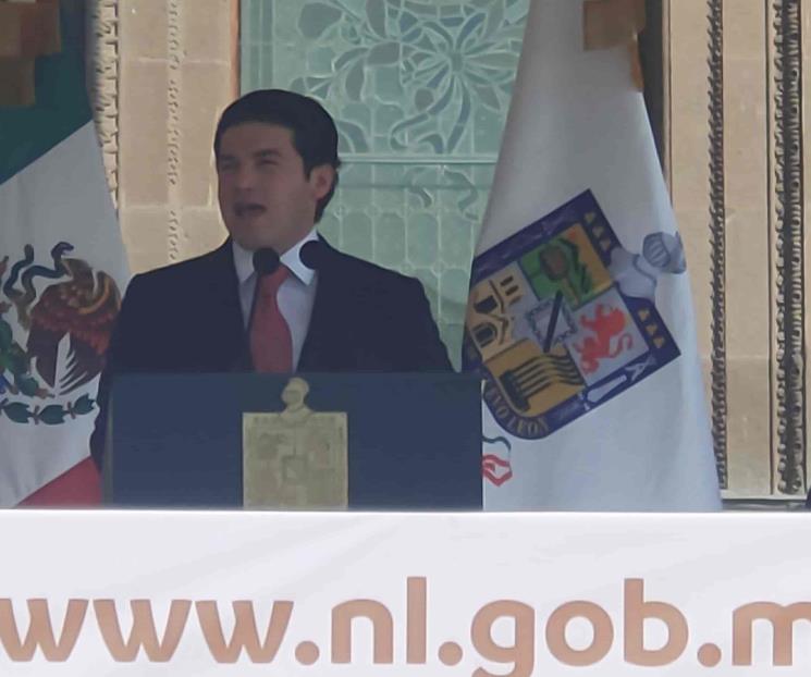 Llama Samuel García a usar cubrebocas