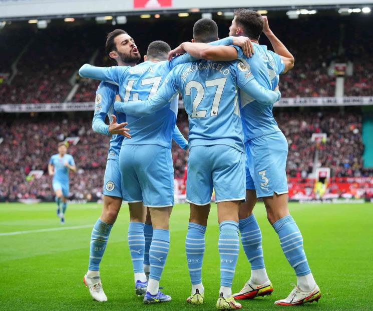 Vence City a Everton y no pierde paso con Chelsea