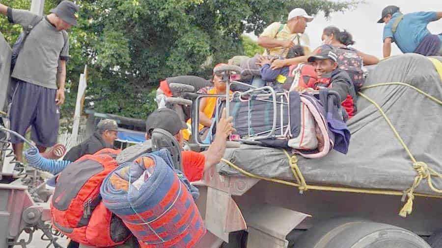 Deserta mitad de la caravana migrante