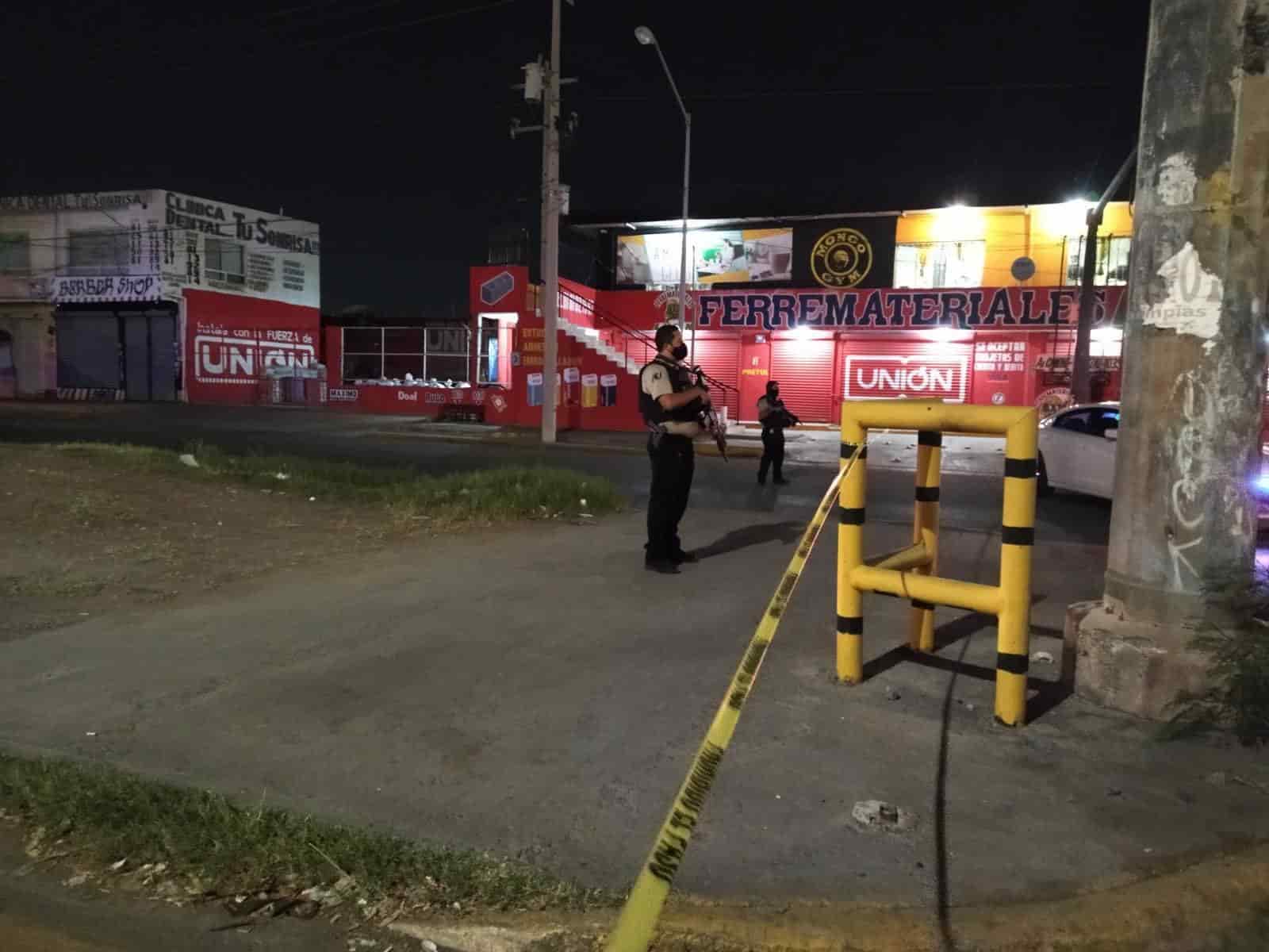 La persecución y balacera entre ministeriales, municipales contra civiles armados, dejó como saldo un abatido, tres heridos y una mujer detenida,